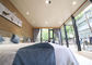 리조트를 위해 적당한 현대 조립식 가정을 가진 회색 두더지색 조립식 연립 주택