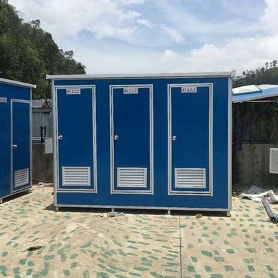 전기와 배관 및 단열과 함께 미리 제조 된 야외 모바일 멀티 플레이어 화장실