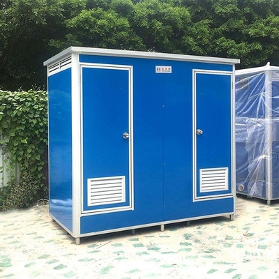 전기와 배관 및 단열과 함께 미리 제조 된 야외 모바일 멀티 플레이어 화장실